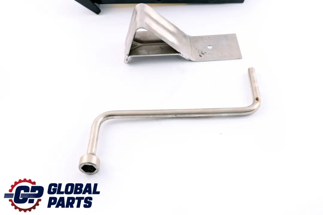 BMW 5 E60 E61 Bac Vide Poche Outil pour Bord / Jack - SKU 6758781-1 - Numéro de pièce 6758781