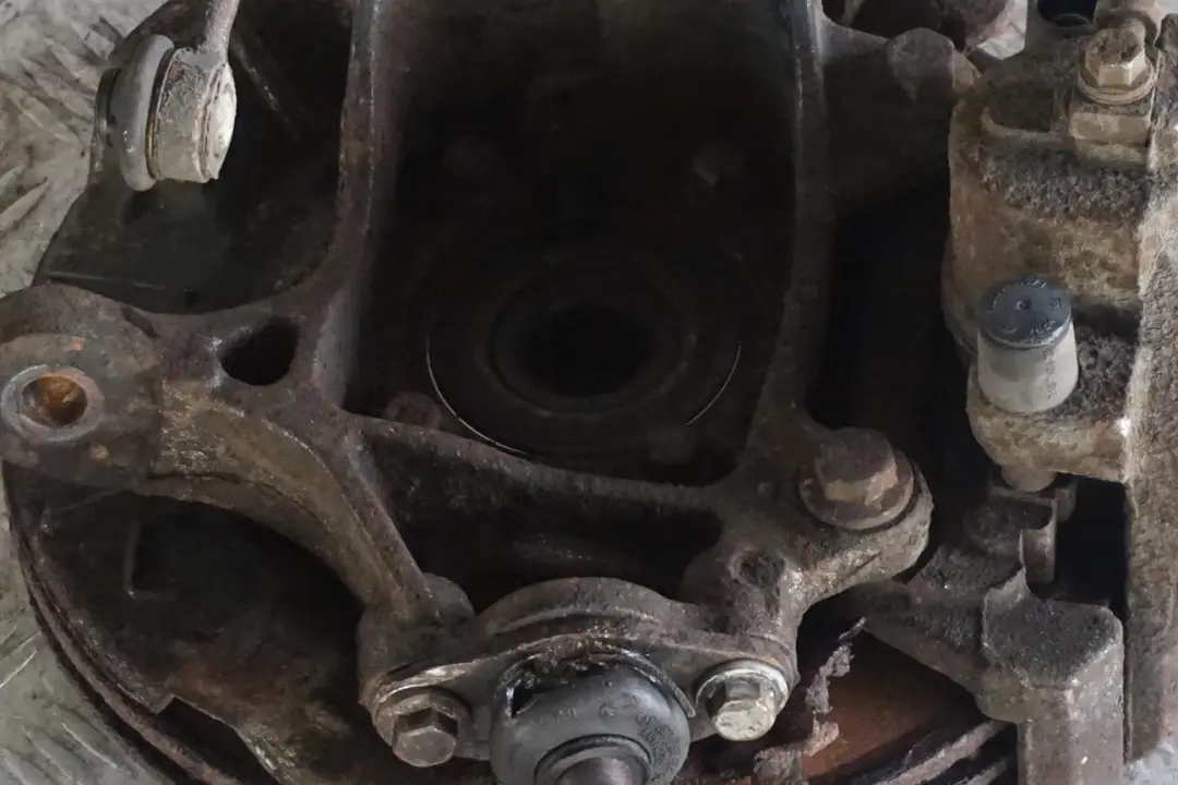 Zwrotnica amortyzator lewy 170HP do MINI R53 S W11 o numerze 6759421 MINI R53 S W11 Zwrotnica amortyzator lewy 170HP - SKU 6759421 - Numer Części 6759421