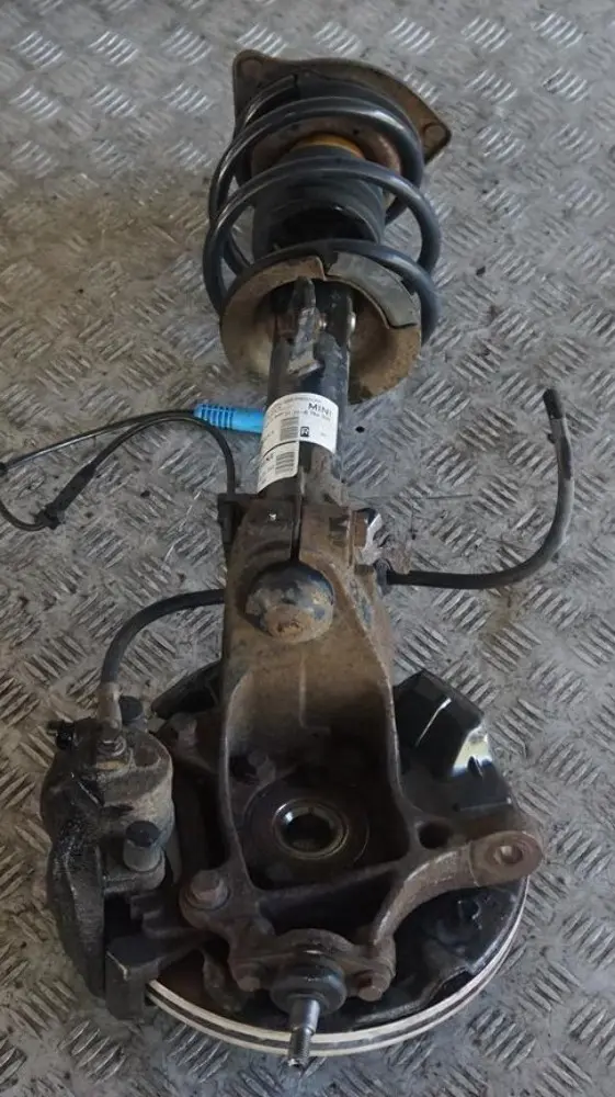 170hp Moyeu De Suspension De Frein Avant Droit Leg pour Mini R53 Cooper S W11 1.6 1 à propos du numéro de pièce 6780470 Mini R53 Cooper S W11 1.6 1 170hp Moyeu De Suspension De Frein Avant Droit Leg - SKU 6759422-1 - Numéro de pièce 6780470