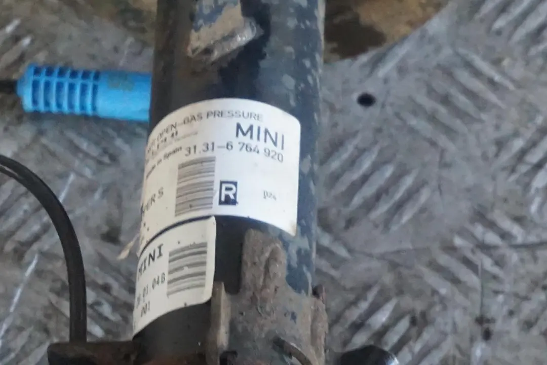 170hp Anteriore Destro Gamba Freno Sospensione Mozzo per Mini R53 Cooper S W11 1.6 1 con numero di parte 6780470 Mini R53 Cooper S W11 1.6 1 170hp Anteriore Destro Gamba Freno Sospensione Mozzo - SKU 6759422-1 - Numero di parte 6780470