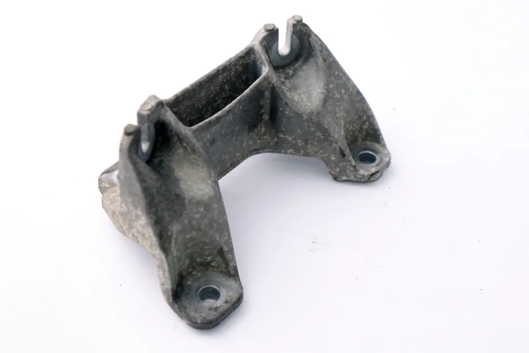 Getriebetragbock per BMW E81 E87 E90 E91 E92 LCI con numero di parte 6760306 BMW E81 E87 E90 E91 E92 LCI Getriebetragbock - SKU 6760306 - Numero di parte 6760306