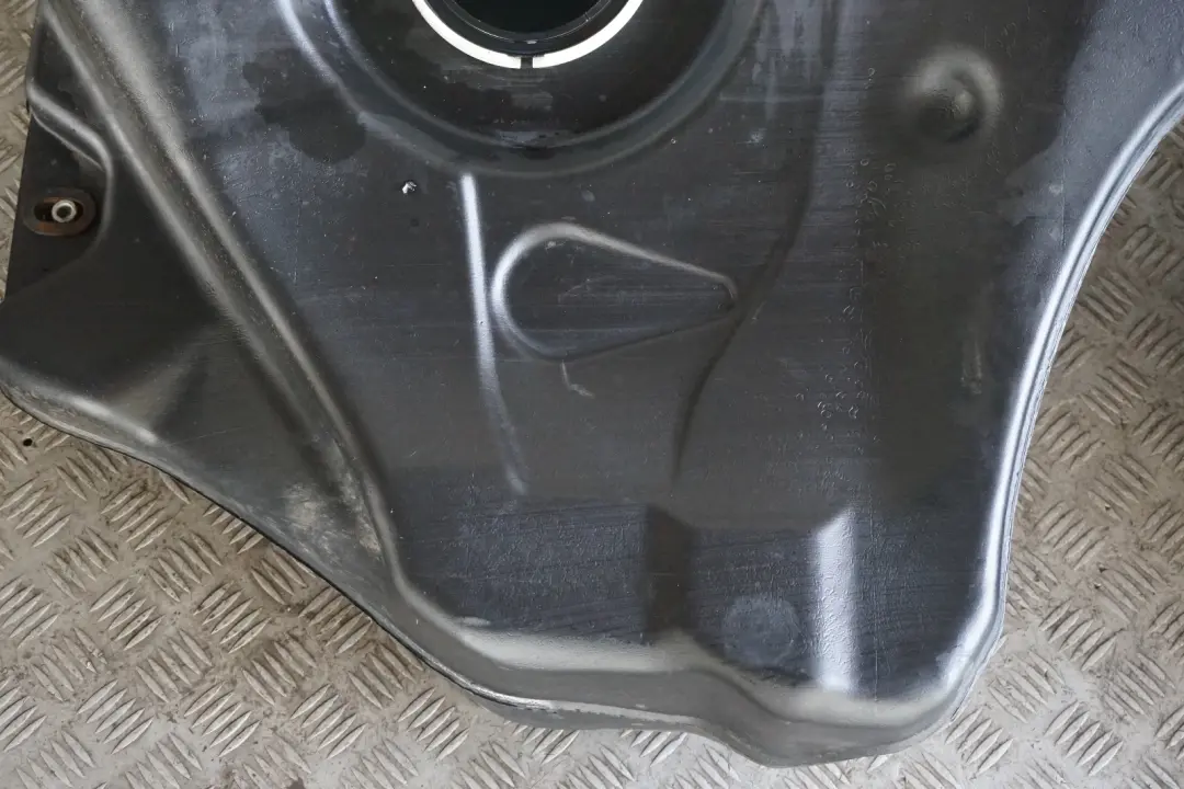 Bare Plastic Fuel Tank Diesel to BMW 7 Series E65 E66 730d 740d 745d with Part number 6760647 BMW 7 Series E65 E66 730d 740d 745d Bare Plastic Fuel Tank Diesel - SKU 6760647-1 - Part number 6760647