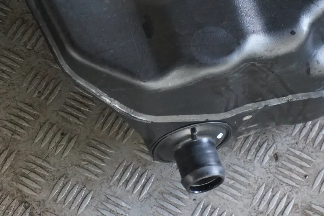 Kraftstofftank Kunststoff Diesel für BMW 7 er E65 E66 730d 740d 745d mit Teilenummer 6760647 BMW 7 er E65 E66 730d 740d 745d Kraftstofftank Kunststoff Diesel - SKU 6760647-1 - Teilenummer 6760647