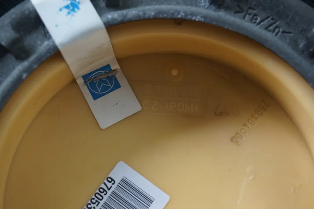 Complete Plastic Fuel Tank with Pump Diesel to BMW 7 Series E65 E66 with Part number 6760647 BMW 7 Series E65 E66 Complete Plastic Fuel Tank with Pump Diesel - SKU 6760647 - Part number 6760647