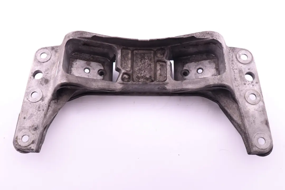 Wspornik łapa skrzyni biegów 6769965 do BMW E60 E61 o numerze 6761102 BMW E60 E61 Wspornik łapa skrzyni biegów 6769965 - SKU 6761102 - Numer Części 6761102