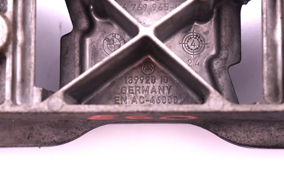 Wspornik łapa skrzyni biegów 6769965 do BMW E60 E61 o numerze 6761102 BMW E60 E61 Wspornik łapa skrzyni biegów 6769965 - SKU 6761102 - Numer Części 6761102