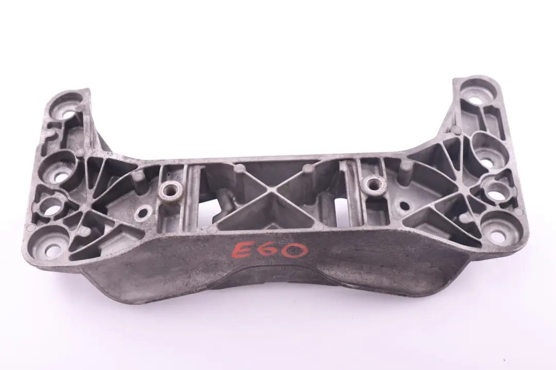 Support D'Engrenage Montage de la Boite Vitesses pour BMW 5 6 Serie E60 E61 E63 E64 à propos du numéro de pièce 6761102 BMW 5 6 Serie E60 E61 E63 E64 Support D'Engrenage Montage de la Boite Vitesses - SKU 6761102 - Numéro de pièce 6761102