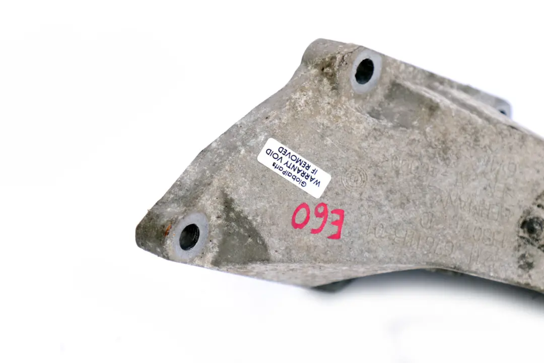 N62 Uchwyt Wspornik Łapa Silnika Lewy Lewa do BMW E60 E61 E63 o numerze 6761113 BMW E60 E61 E63 N62 Uchwyt Wspornik Łapa Silnika Lewy Lewa - SKU 6761113 - Numer Części 6761113