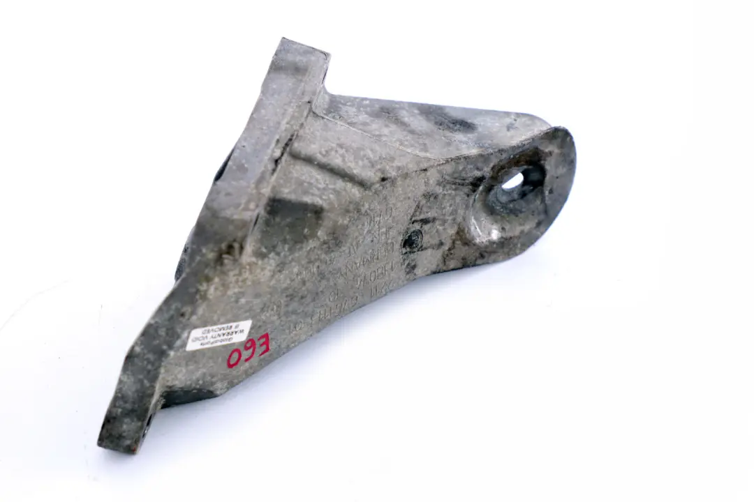N62 Uchwyt Wspornik Łapa Silnika Lewy Lewa do BMW E60 E61 E63 o numerze 6761113 BMW E60 E61 E63 N62 Uchwyt Wspornik Łapa Silnika Lewy Lewa - SKU 6761113 - Numer Części 6761113