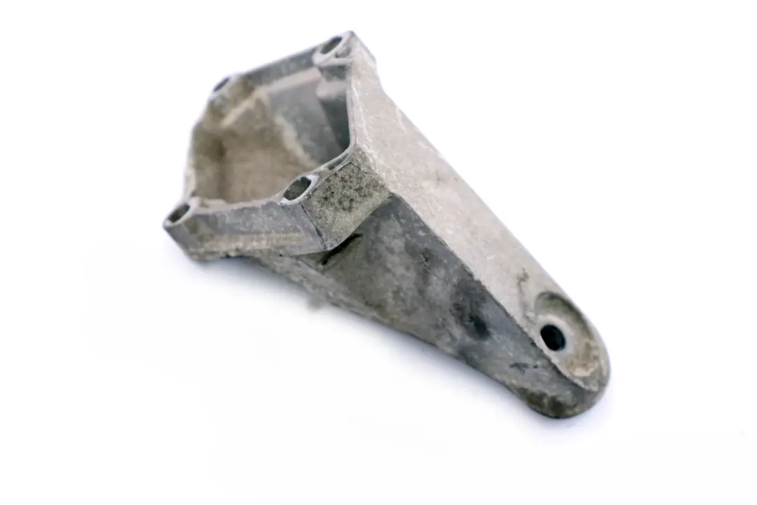 Soporte Motor Izquierda N62 para BMW E60 E61 E63 LCI con número de pieza 6761113 BMW E60 E61 E63 LCI Soporte Motor Izquierda N62 - SKU 6761113 - Número de pieza 6761113