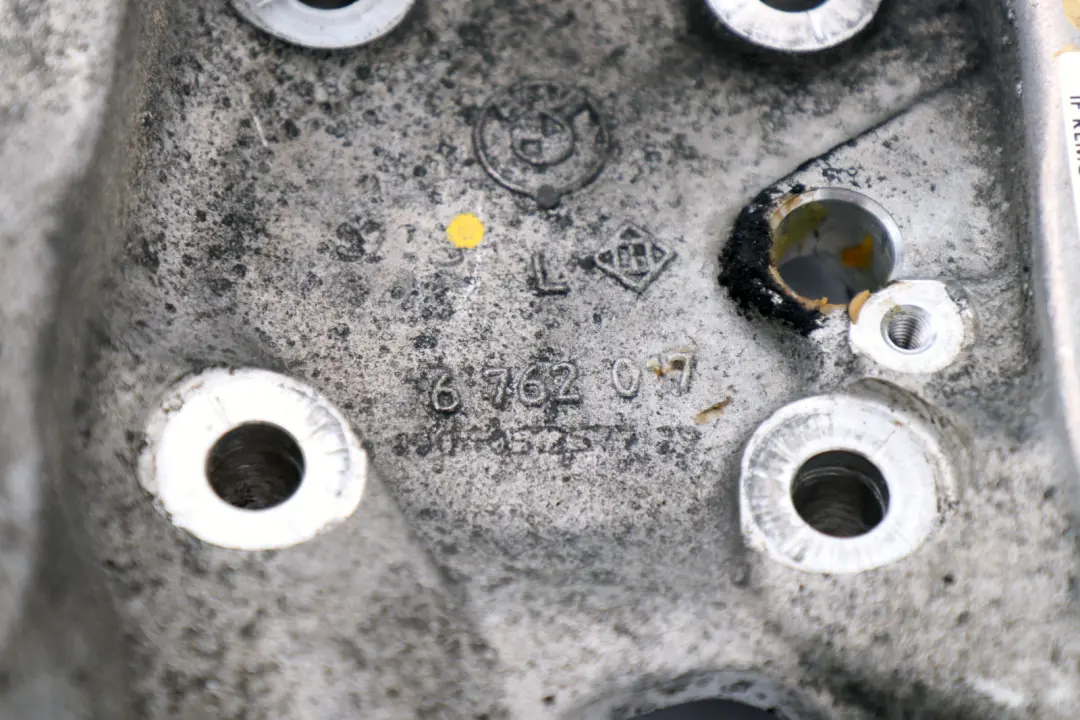 Zwrotnica Lewy Przód Lewa Przednia do BMW E63 E64 o numerze 6762017 BMW E63 E64 Zwrotnica Lewy Przód Lewa Przednia - SKU 6762017 - Numer Części 6762017