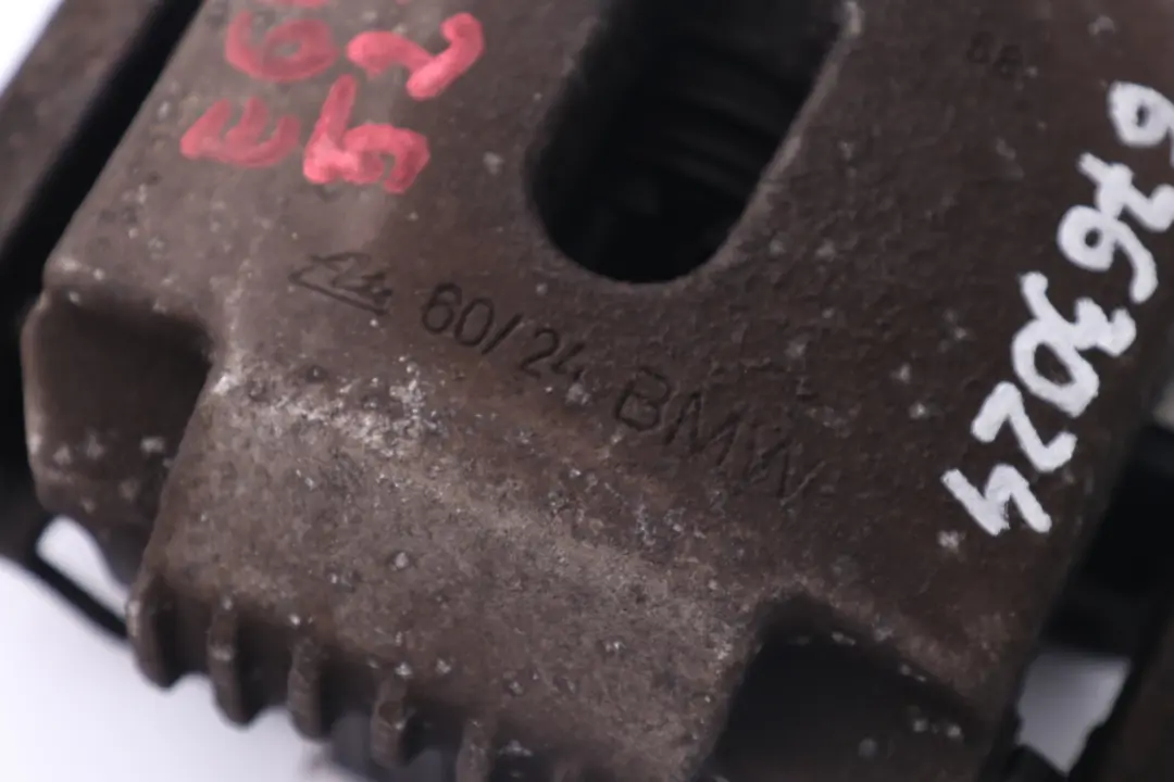 Bremssattelgehäuse Rechts Vorne Rechts für BMW 5 er E60 E61 mit Teilenummer 6763024 BMW 5 er E60 E61 Bremssattelgehäuse Rechts Vorne Rechts - SKU 6763024 - Teilenummer 6763024