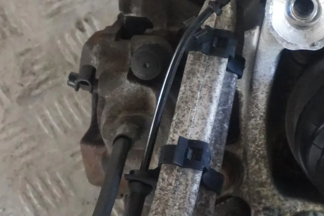 N62 Trasera Izquierda Suspension Cubo Pierna Pinza Freno de Disco para BMW E65 735i con número de pieza 6763119 BMW E65 735i N62 Trasera Izquierda Suspension Cubo Pierna Pinza Freno de Disco - SKU 6763119-5 - Número de pieza 6763119