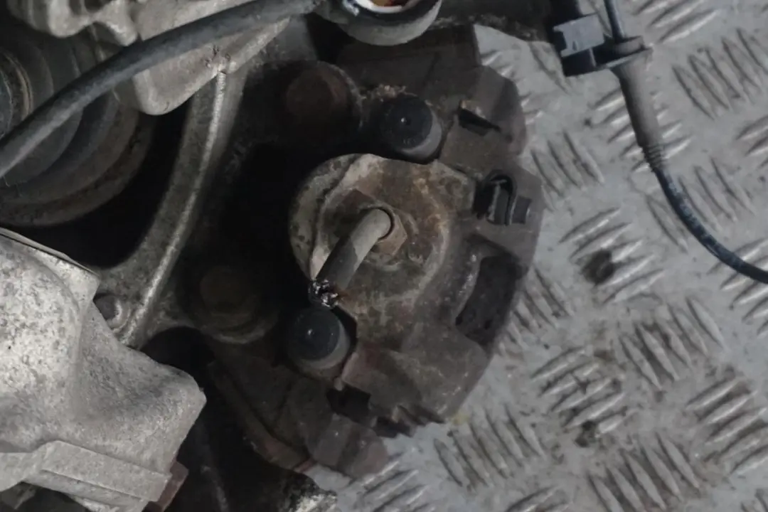 730i M54 Rear Right O/S Spring Strut Suspension Brake Disc to BMW 7 Series E65 with Part number 6763120 BMW 7 Series E65 730i M54 Rear Right O/S Spring Strut Suspension Brake Disc - SKU 6763120-4 - Part number 6763120