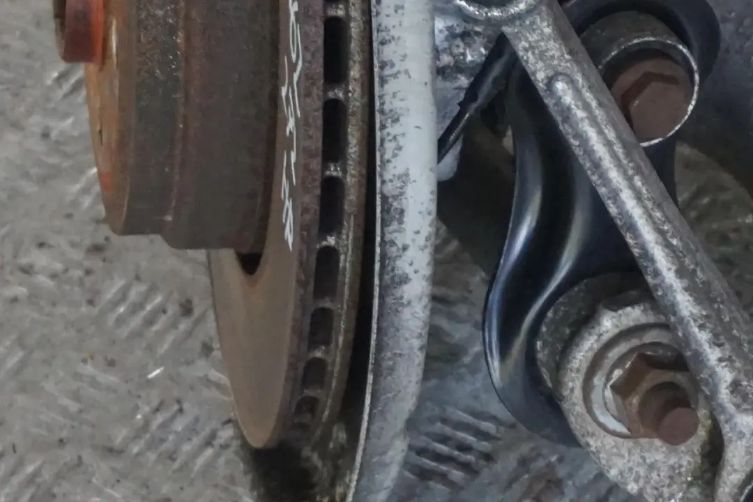 BMW 7 er E65 735i N62 272PS Längslenker Radträger Bremsscheibe Hinten Rechts - SKU 6763120-5 - Teilenummer 6763120