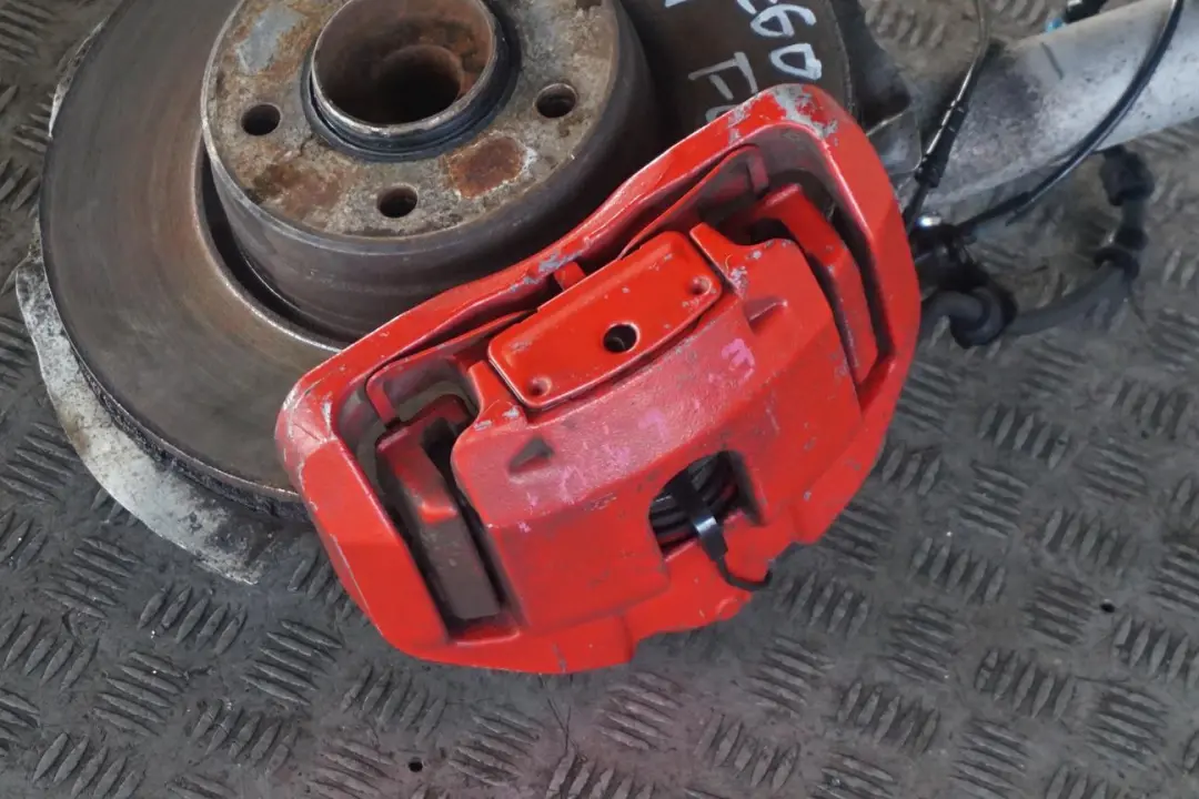 BMW E60 530d M57N2 Delantero Izquierdo Muelle Puntal Pierna Pinza De Freno - SKU 6764457-6 - Número de pieza 6764457