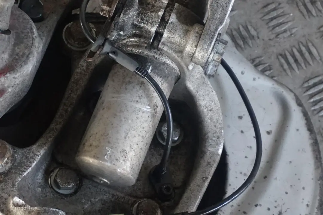 M57N2 Delantero Izquierdo Muelle Puntal Pierna Pinza De Freno para BMW E60 530d con número de pieza 6764457 BMW E60 530d M57N2 Delantero Izquierdo Muelle Puntal Pierna Pinza De Freno - SKU 6764457-6 - Número de pieza 6764457