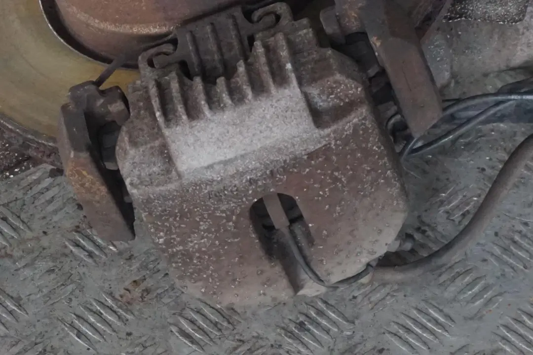 M54 Delantero Izquierdo Muelle Strut Pierna Pinza De Freno para BMW E60 525i con número de pieza 6764457 BMW E60 525i M54 Delantero Izquierdo Muelle Strut Pierna Pinza De Freno - SKU 6764457-7 - Número de pieza 6764457