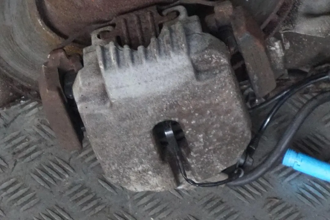 BMW 5 er E60 520i M54 170PS Stoßdämpfer Federbein vorne links Bremssattel - SKU 6764457 - Teilenummer 31326764457