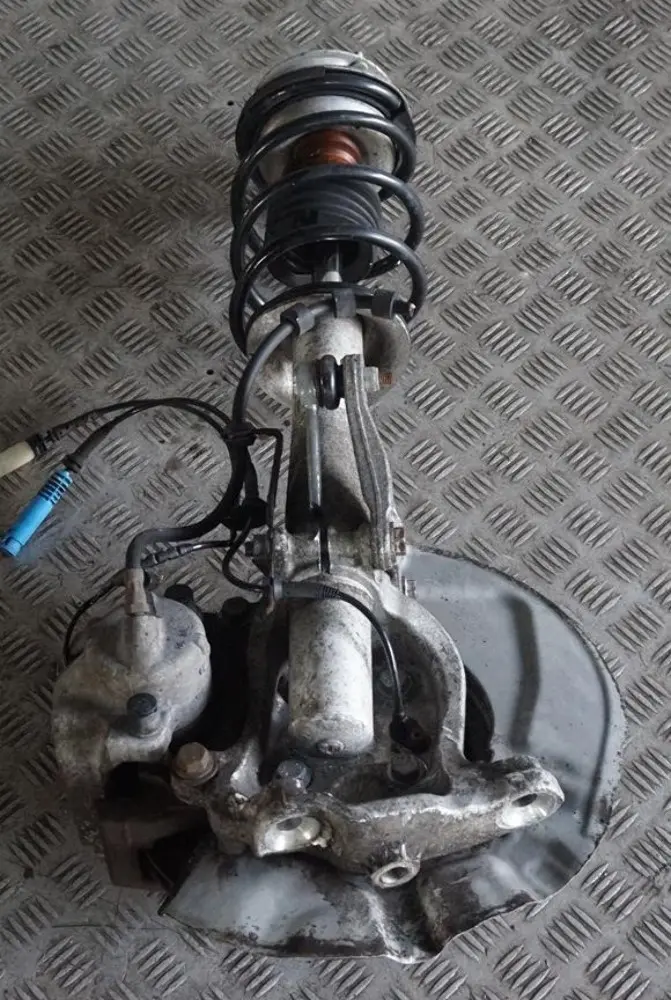 M54 170PS Stoßdämpfer Federbein vorne links Bremssattel für BMW 5 er E60 520i mit Teilenummer 31326764457 BMW 5 er E60 520i M54 170PS Stoßdämpfer Federbein vorne links Bremssattel - SKU 6764457 - Teilenummer 31326764457