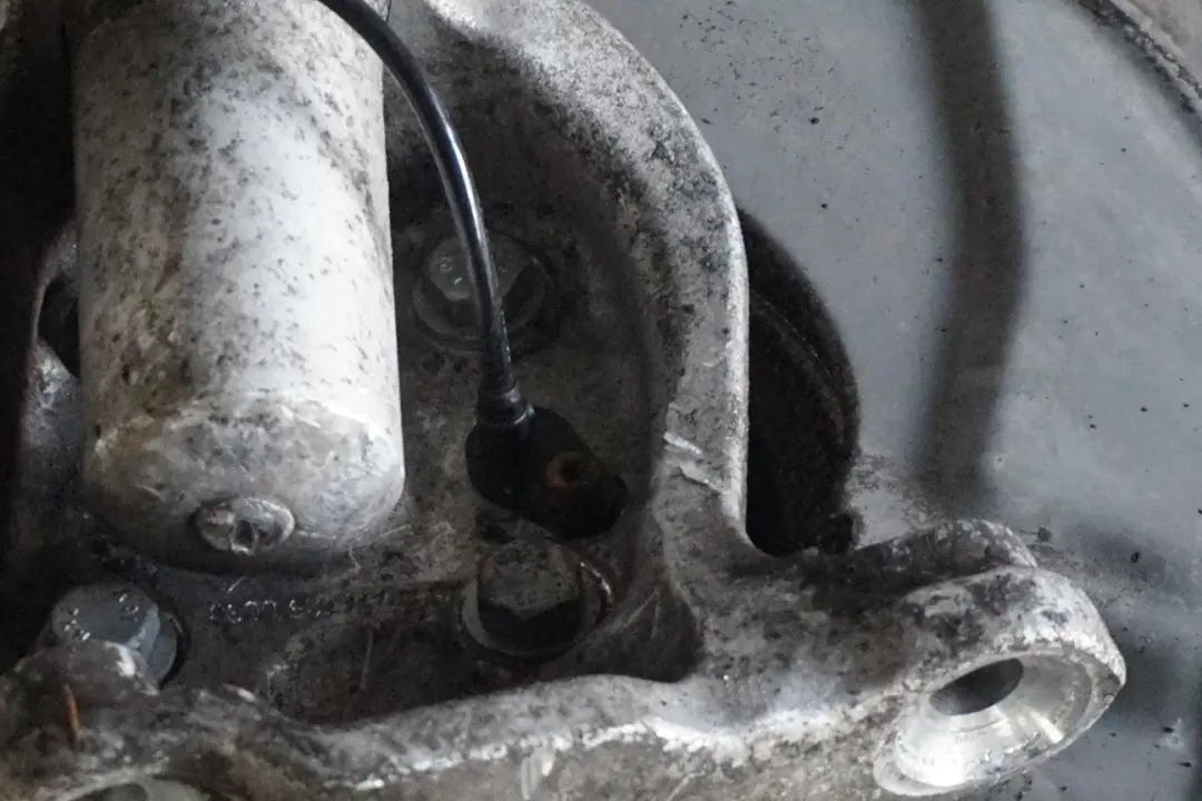 M54 170PS Stoßdämpfer Federbein vorne links Bremssattel für BMW 5 er E60 520i mit Teilenummer 31326764457 BMW 5 er E60 520i M54 170PS Stoßdämpfer Federbein vorne links Bremssattel - SKU 6764457 - Teilenummer 31326764457