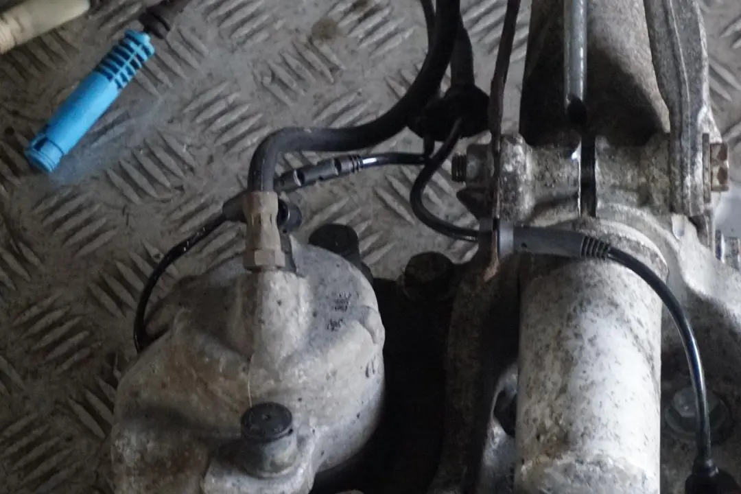 BMW E60 525i M54 Amortyzator zwrotnica lewy przód - SKU 6764457 - Numer Części 31326764457