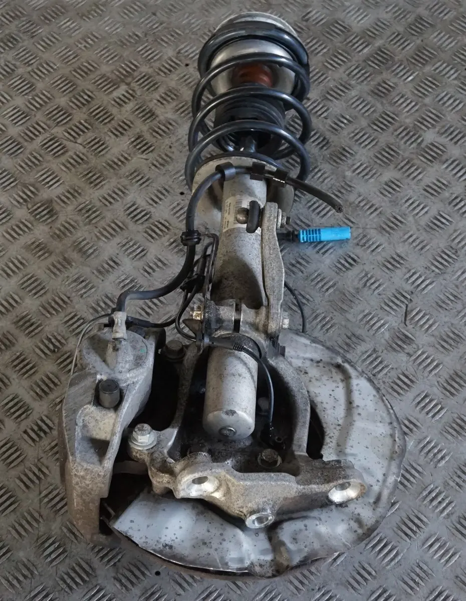 M54 Federbein Nabenbremssattel Vorn Links für BMW 5 er E60 530i mit Teilenummer 6764459 BMW 5 er E60 530i M54 Federbein Nabenbremssattel Vorn Links - SKU 6764459 - Teilenummer 6764459