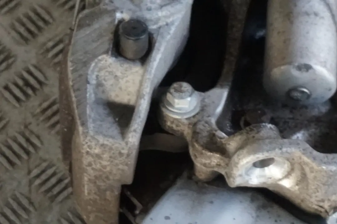 M54 Zwrotnica lewa amortyzator 231HP do BMW E60 530i o numerze 6764459 BMW E60 530i M54 Zwrotnica lewa amortyzator 231HP - SKU 6764459 - Numer Części 6764459