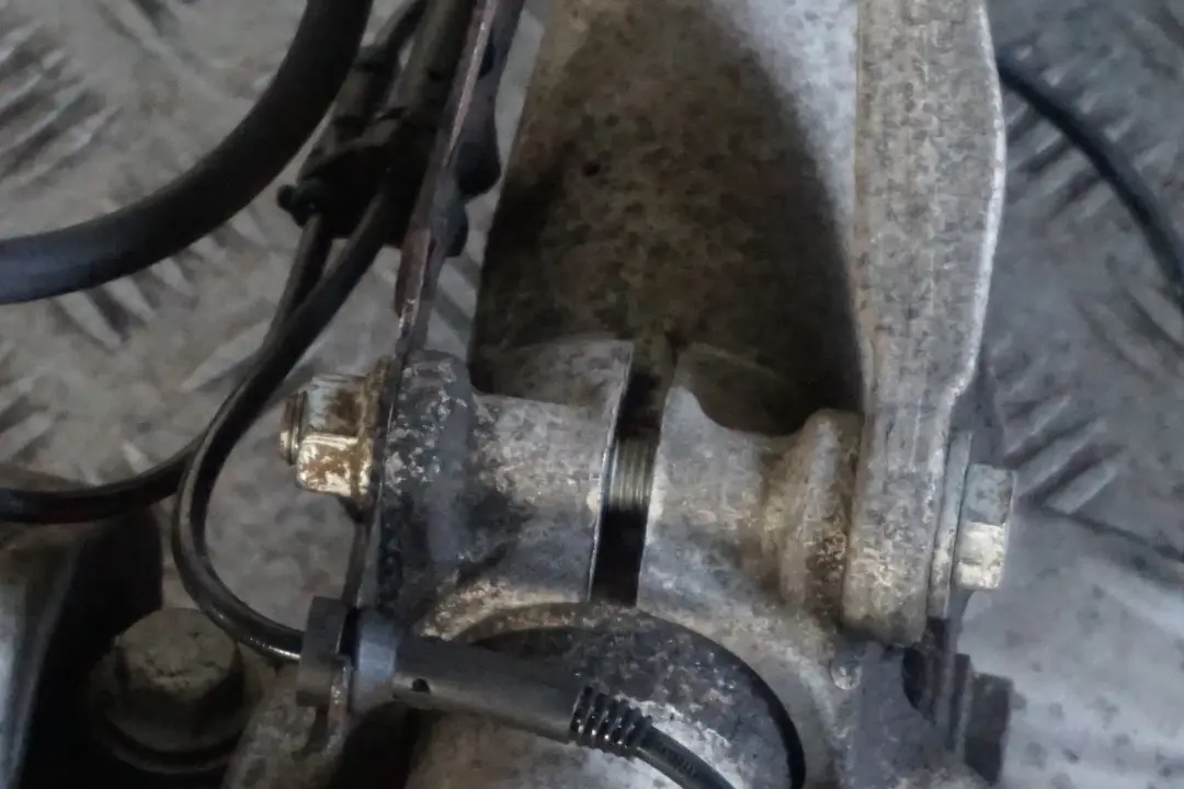 M54 Federbein Nabenbremssattel Vorn Links für BMW 5 er E60 530i mit Teilenummer 6764459 BMW 5 er E60 530i M54 Federbein Nabenbremssattel Vorn Links - SKU 6764459 - Teilenummer 6764459