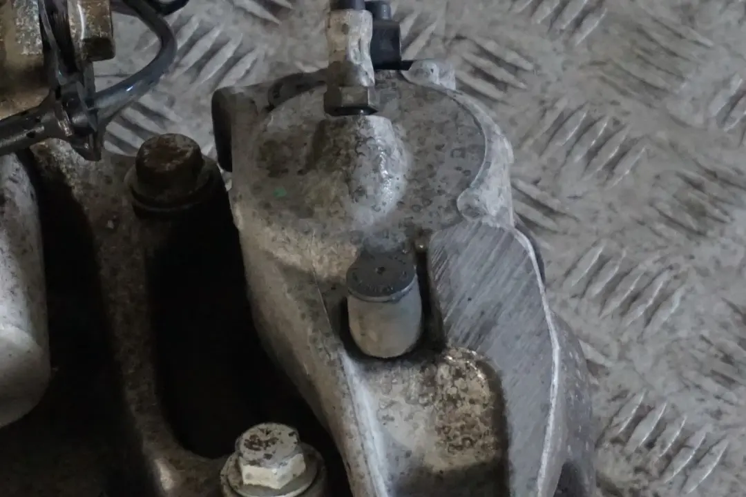 M54 Federbein Nabenbremssattel Vorn Rechts für BMW 5 er E60 530i mit Teilenummer 6764460 BMW 5 er E60 530i M54 Federbein Nabenbremssattel Vorn Rechts - SKU 6764460 - Teilenummer 6764460