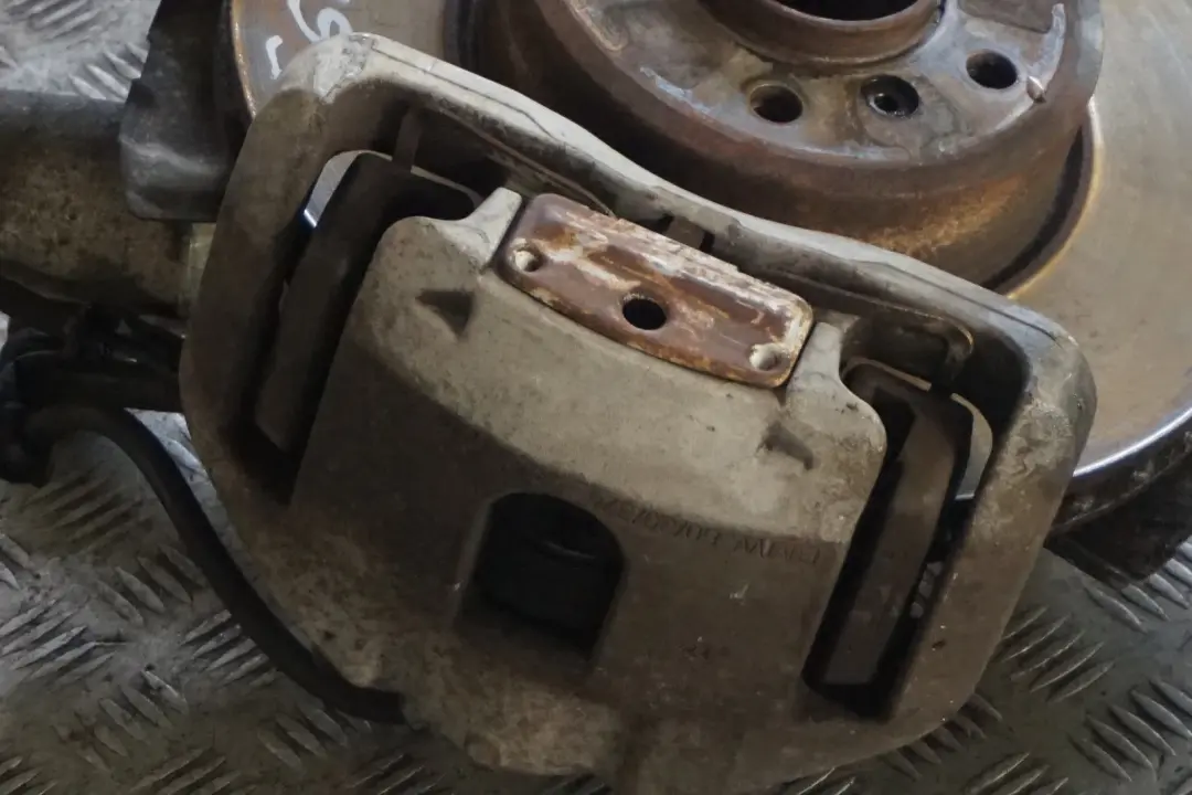 M54 Federbein Nabenbremssattel Vorn Rechts für BMW 5 er E60 530i mit Teilenummer 6764460 BMW 5 er E60 530i M54 Federbein Nabenbremssattel Vorn Rechts - SKU 6764460 - Teilenummer 6764460