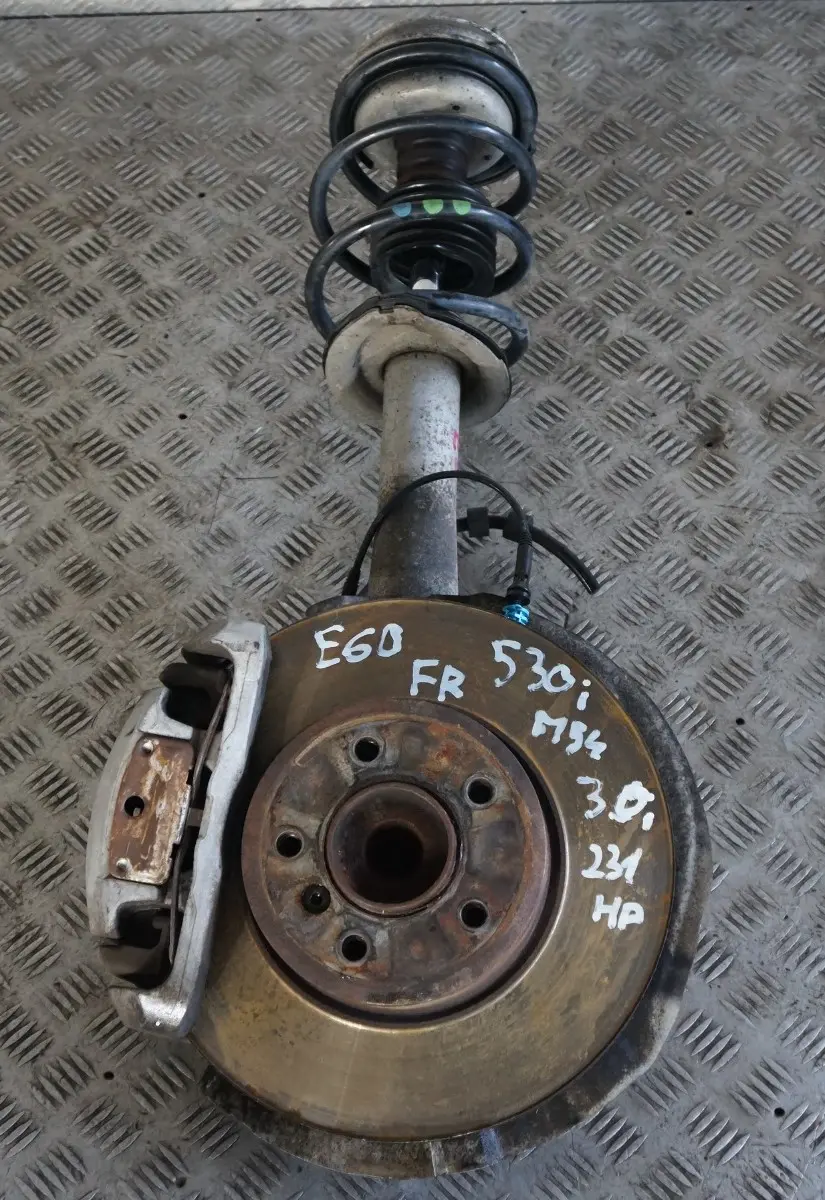 M54 Federbein Nabenbremssattel Vorn Rechts für BMW 5 er E60 530i mit Teilenummer 6764460 BMW 5 er E60 530i M54 Federbein Nabenbremssattel Vorn Rechts - SKU 6764460 - Teilenummer 6764460