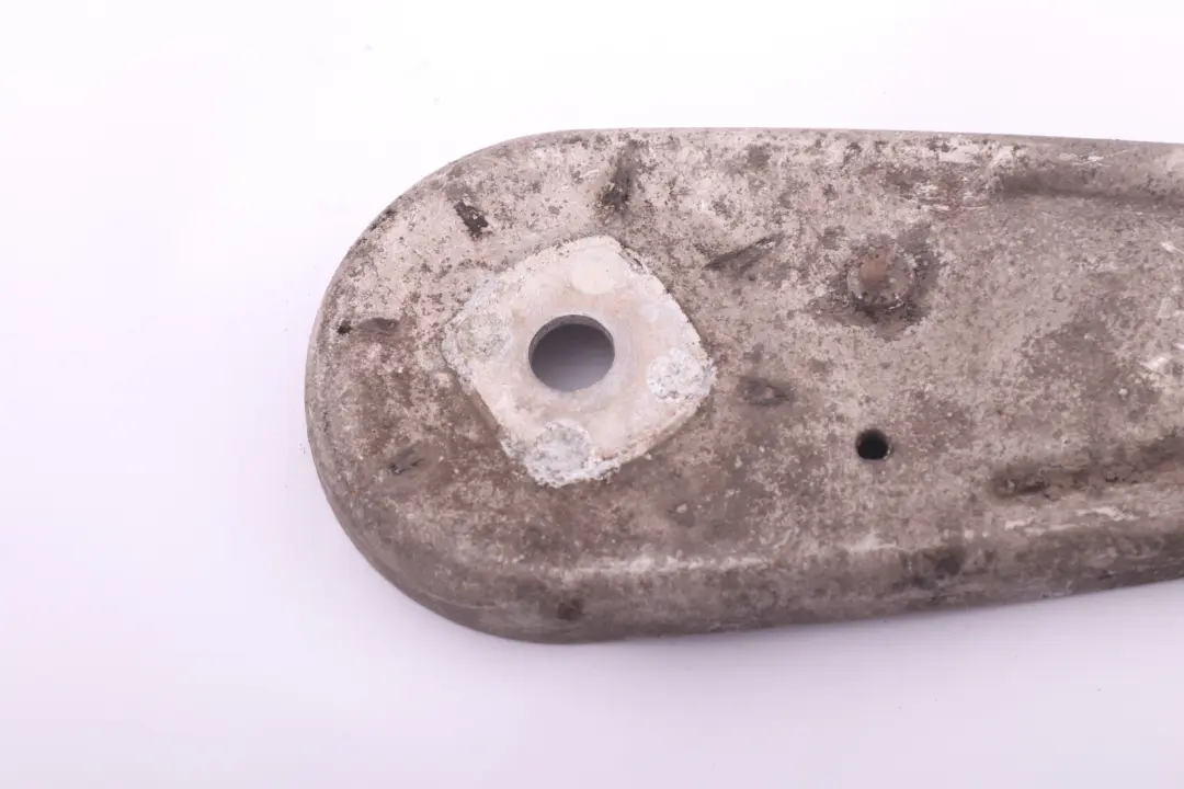 Schubstrebe hinten rechts 3331 für BMW 5 6 er E60 E61 E63 E64 mit Teilenummer 6764888 BMW 5 6 er E60 E61 E63 E64 Schubstrebe hinten rechts 3331 - SKU 6764888 - Teilenummer 6764888