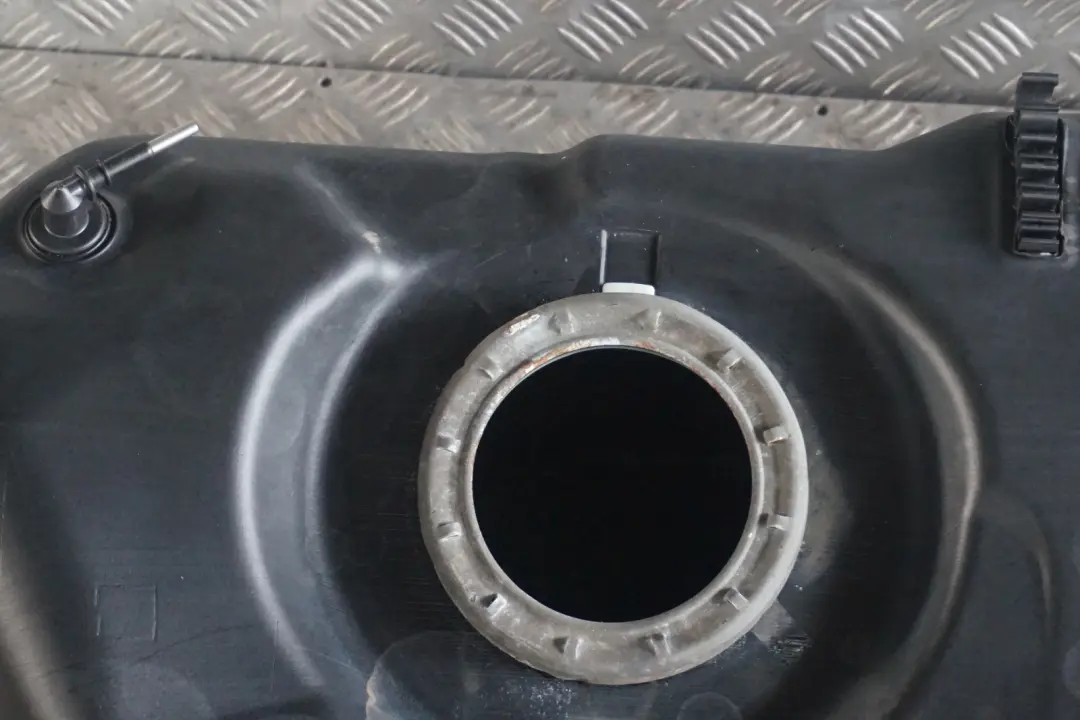 BMW 7 E65 E66 E67 Reservoir de Carburant Essence - SKU 6764960-1 - Numéro de pièce 6764960