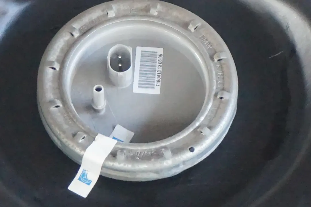 Reihe E65 E66 E67 Kompletter Kraftstofftank Benzin für BMW 7 mit Teilenummer 6764960 BMW 7 Reihe E65 E66 E67 Kompletter Kraftstofftank Benzin - SKU 6764960 - Teilenummer 6764960