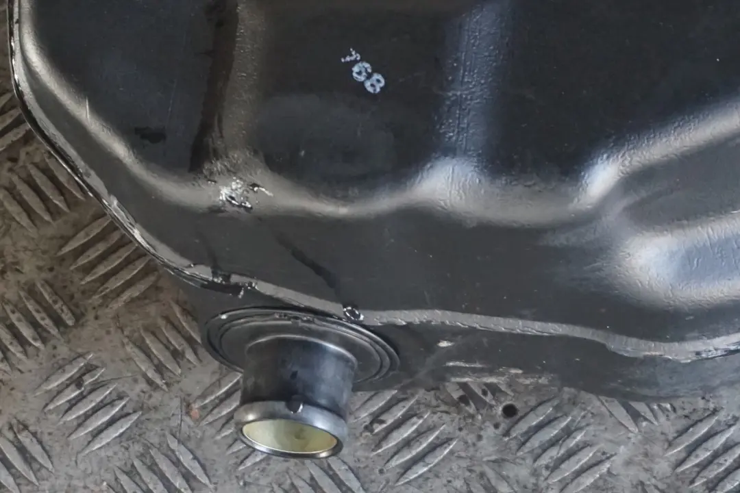 Tanque de Combustible de Plástico Completo Gasolina para BMW E65 E66 E67 con número de pieza 6764960 BMW E65 E66 E67 Tanque de Combustible de Plástico Completo Gasolina - SKU 6764960 - Número de pieza 6764960