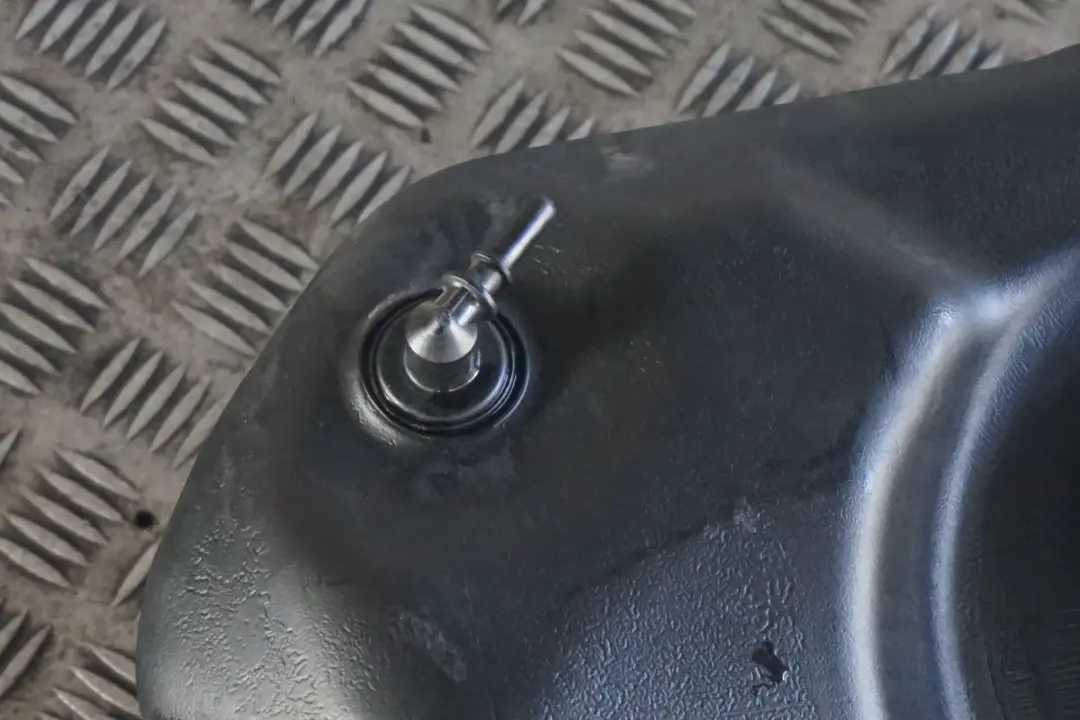 BMW 7 Series E65 E66 E67 Complete Plastic Fuel Tank Petrol - SKU 6764960 - Part number 6764960