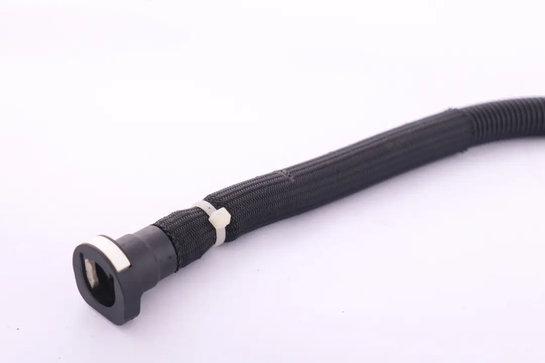 Tubo Respiradero del Deposito Combustible para BMW E90 E91 E92 E93 con número de pieza 6765748 BMW E90 E91 E92 E93 Tubo Respiradero del Deposito Combustible - SKU 6765748 - Número de pieza 6765748