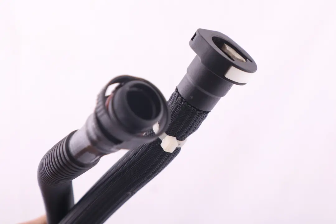 Tubo flessibile di sfiato serbatoio carburante per BMW E90 E91 E92 E93 con numero di parte 6765748 BMW E90 E91 E92 E93 Tubo flessibile di sfiato serbatoio carburante - SKU 6765748 - Numero di parte 6765748