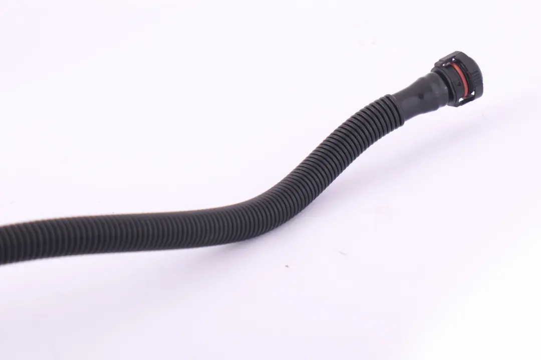 Tubo Respiradero del Deposito Combustible para BMW E90 E91 E92 E93 con número de pieza 6765748 BMW E90 E91 E92 E93 Tubo Respiradero del Deposito Combustible - SKU 6765748 - Número de pieza 6765748