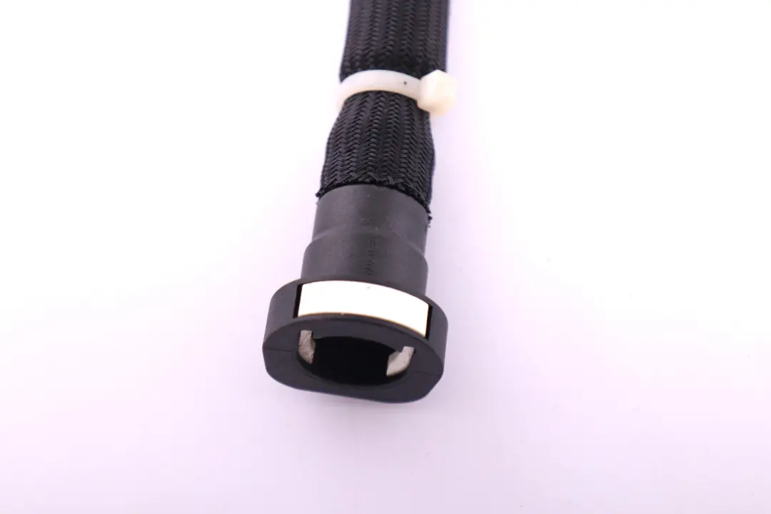 Tubo Respiradero del Deposito Combustible para BMW E90 E91 E92 E93 con número de pieza 6765748 BMW E90 E91 E92 E93 Tubo Respiradero del Deposito Combustible - SKU 6765748 - Número de pieza 6765748