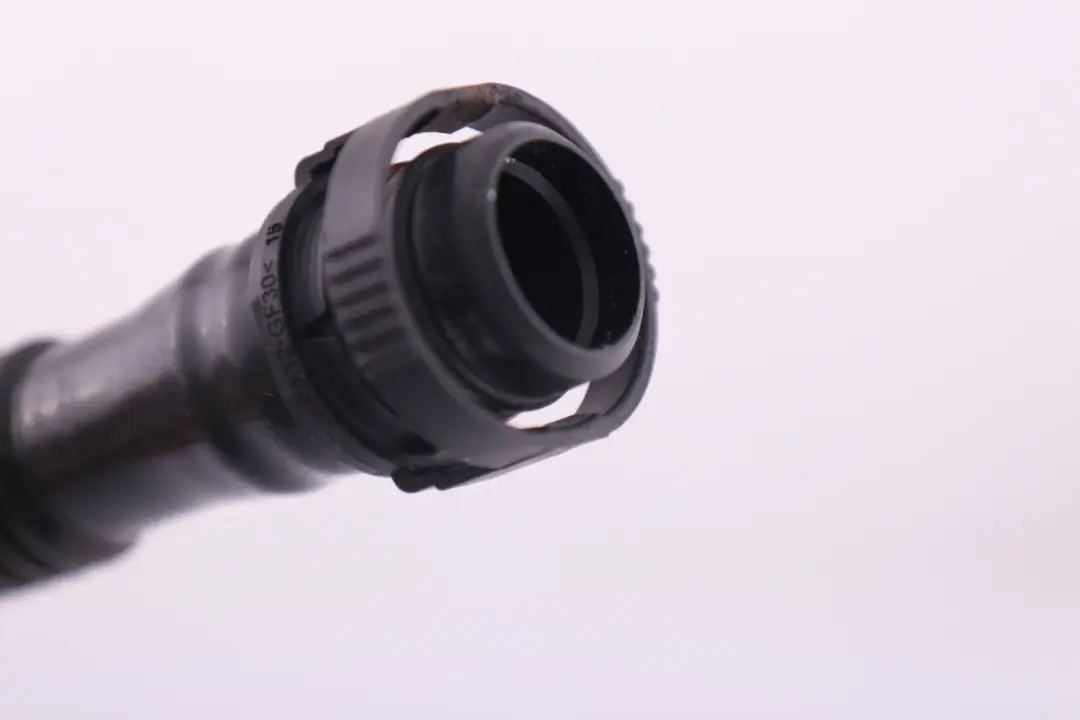 Tubo Respiradero del Deposito Combustible para BMW E90 E91 E92 E93 con número de pieza 6765748 BMW E90 E91 E92 E93 Tubo Respiradero del Deposito Combustible - SKU 6765748 - Número de pieza 6765748