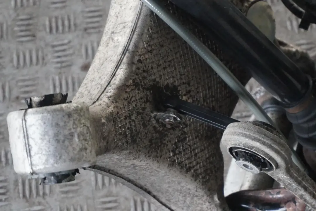 M57N Rear Left N/S Brake Suspension Leg Hub Axle to BMW 5 Series E61 525d with Part number 6765909 BMW 5 Series E61 525d M57N Rear Left N/S Brake Suspension Leg Hub Axle - SKU 6765909-1 - Part number 6765909