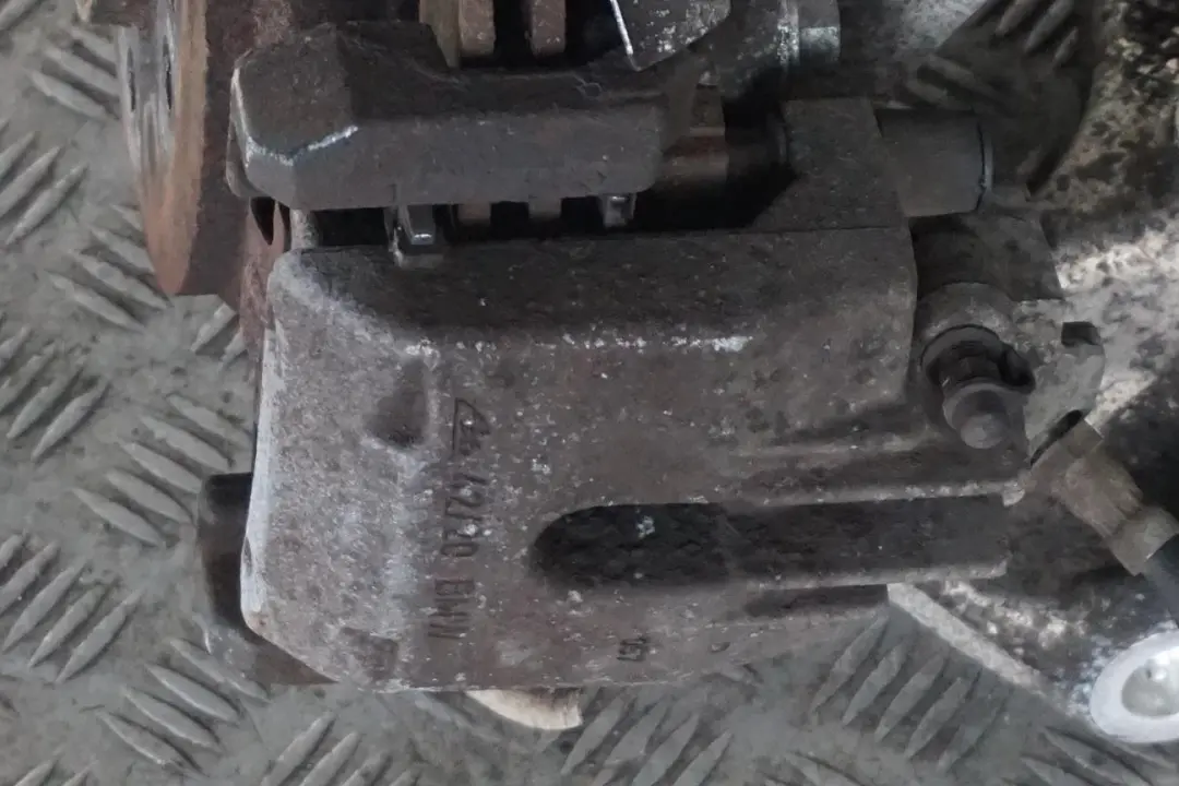 M57N Trasera Izquierda Suspension Freno Pierna Cubo Eje para BMW E61 525d con número de pieza 6765909 BMW E61 525d M57N Trasera Izquierda Suspension Freno Pierna Cubo Eje - SKU 6765909-1 - Número de pieza 6765909