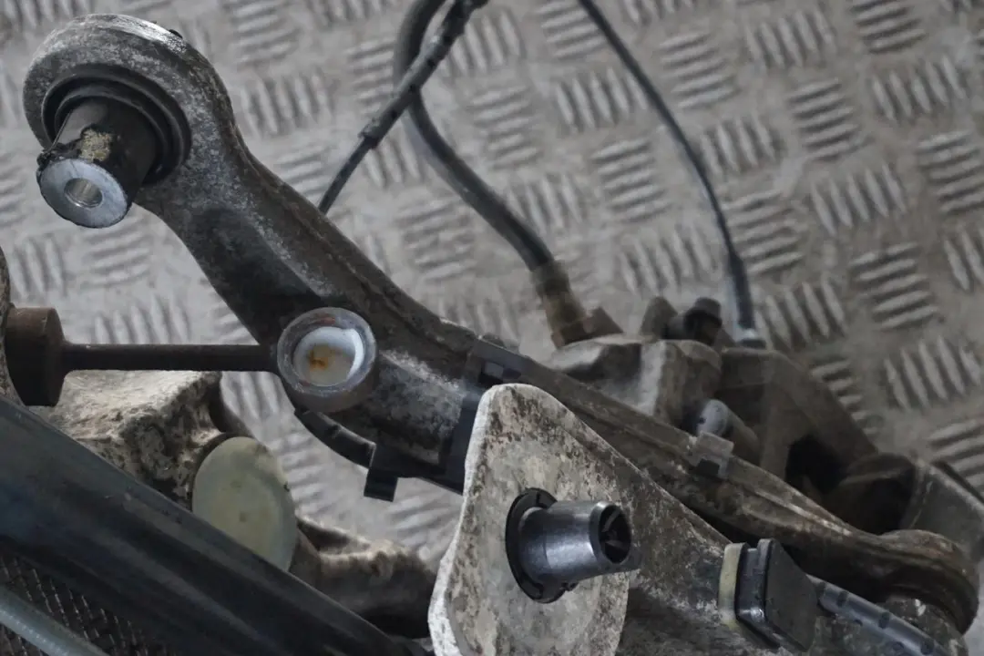 M57N Zwrotnica lewy tył automat do BMW E61 525d o numerze 6765909 BMW E61 525d M57N Zwrotnica lewy tył automat - SKU 6765909-1 - Numer Części 6765909