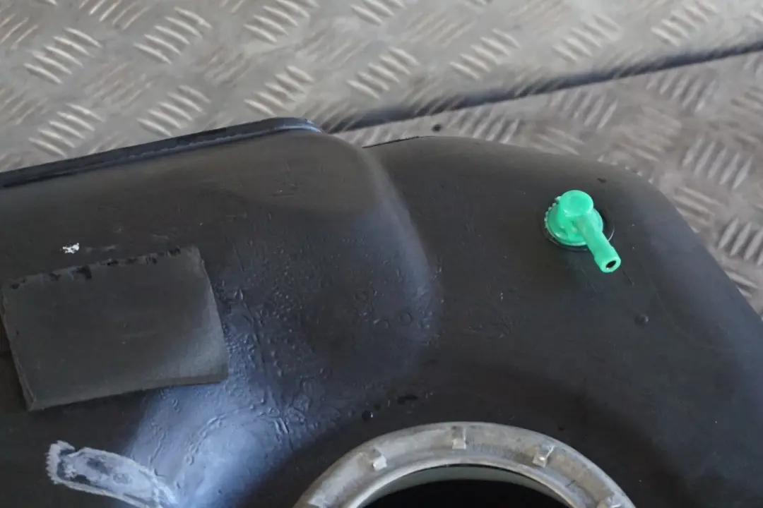 M57 M57N 3.0d Plastic Bare Fuel Tank Diesel to BMW X5 Series E53 with Part number 6766597 BMW X5 Series E53 M57 M57N 3.0d Plastic Bare Fuel Tank Diesel - SKU 6766597-1 - Part number 6766597