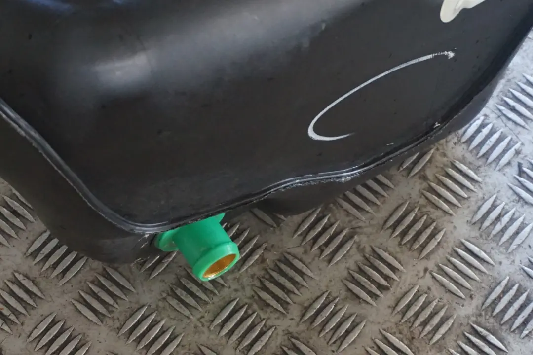 BMW X5 Series E53 M57 M57N 3.0d Plastic Bare Fuel Tank Diesel - SKU 6766597-1 - Part number 6766597
