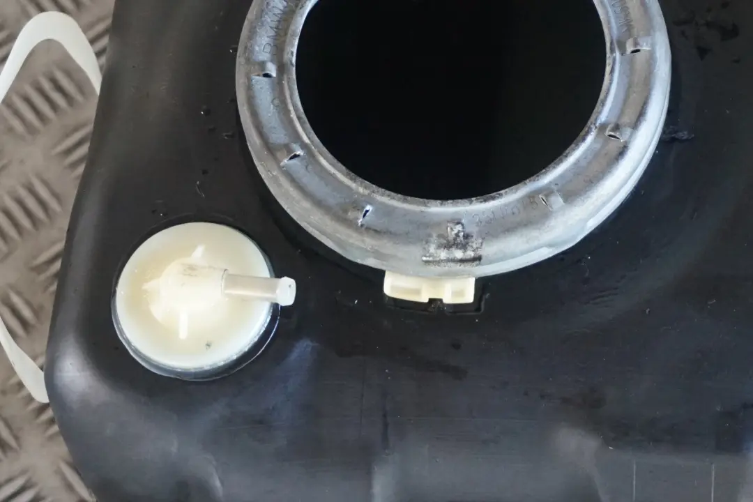 M57 M57N 3.0d Plastic Bare Fuel Tank Diesel to BMW X5 Series E53 with Part number 6766597 BMW X5 Series E53 M57 M57N 3.0d Plastic Bare Fuel Tank Diesel - SKU 6766597-1 - Part number 6766597