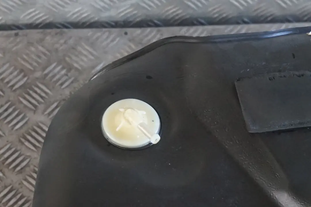 *BMW X5 er E53 M57 M57N 3.0d Kraftstofftank Kunststoff Diesel für mit Teilenummer 6766597 *BMW X5 er E53 M57 M57N 3.0d Kraftstofftank Kunststoff Diesel - SKU 6766597-1 - Teilenummer 6766597