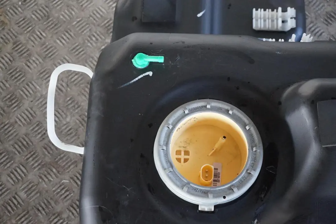 M57 M57N Kompletter Kraftstofftank Diesel für BMW X5 E53 3.0d mit Teilenummer 6766597 BMW X5 E53 3.0d M57 M57N Kompletter Kraftstofftank Diesel - SKU 6766597-2 - Teilenummer 6766597